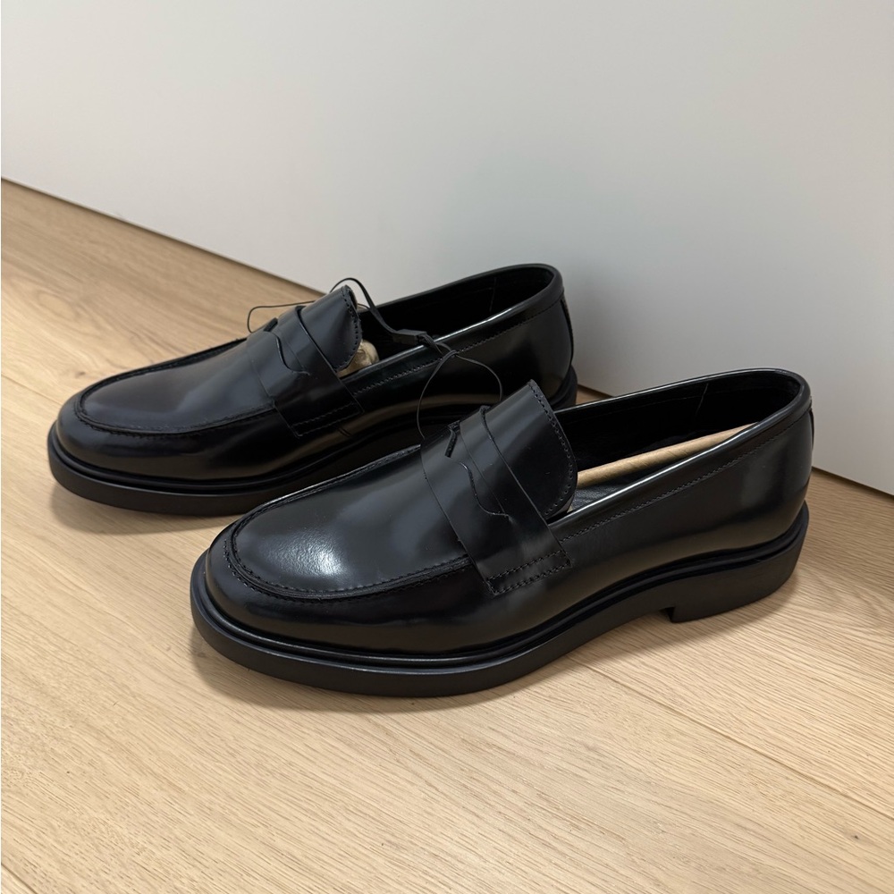 Express black leather loafers with rubber sole size 8 men’s
